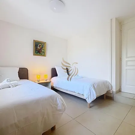 Apartment T3 Private Garden 2 Steps From The Center-clim Saint-Raphael (Var)